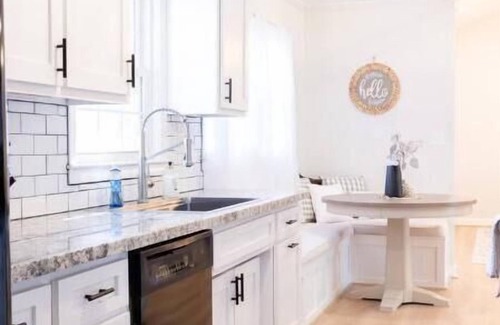 Taylors Casa | Beautiful Home. W/Hot Tub. Open Floor Plan.