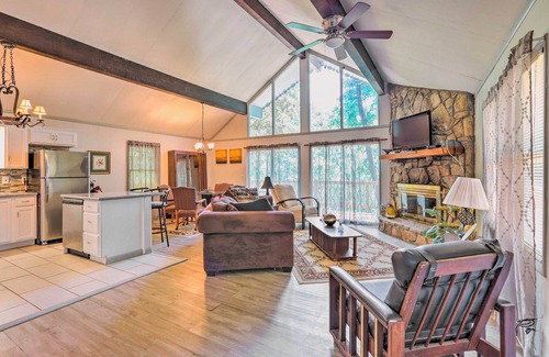 Pine Mountain Valley Villa | ¡NUEVO! Warm Springs Home w / Deck & Mountain Views!