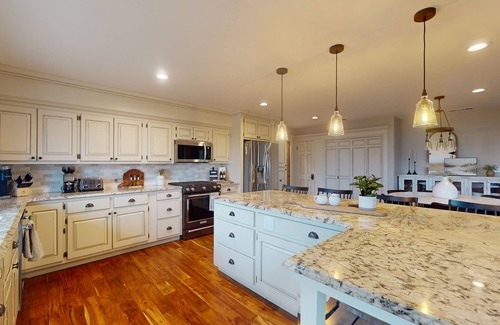 North Fork Casa | Beautiful home with playground, pond, foosball, & stainless steel appliances