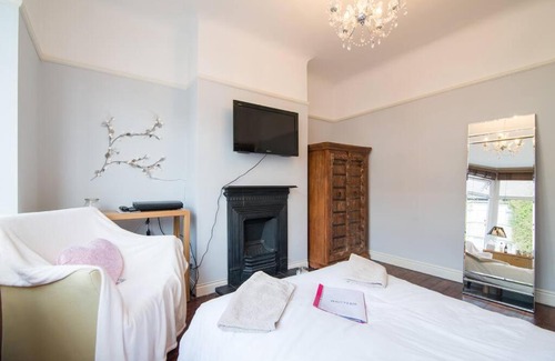 Liverpool Apartamento | Beautiful house and garden. 10 mins from city.