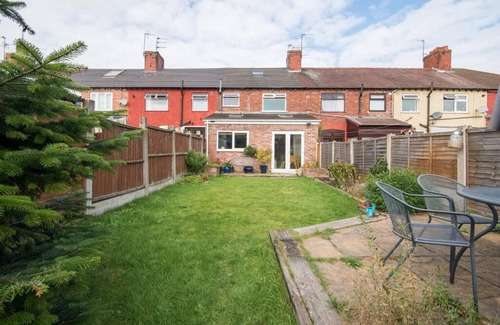Liverpool Apartamento | Beautiful house and garden. 10 mins from city.