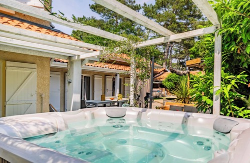 Lacanau Casa | beautiful house for 10 people with spa and equipped exterior, 2 steps from the lake (swimming)