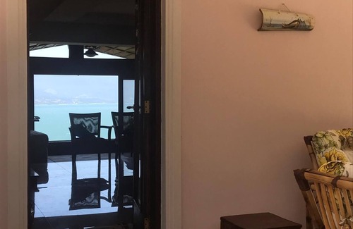 Prainha Casa | Casa en San Sebastián / SP Litoral Norte