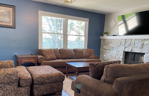 Saint Marys  Allen County Casa | Beautiful House Minutes from Lutheran Hospital!