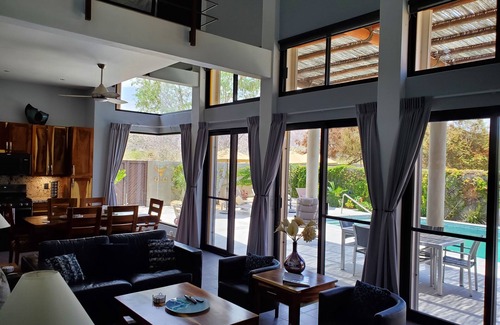 Los Barriles Casa | Hermosos apartamentos de 2 habitaciones, además de una cama alta tipo loft, 2. 5 baños, piscina privada y patio