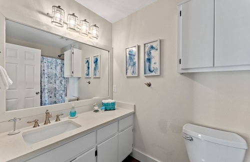 Seaspray Casa | Beautiful House, steps to community pool and 5 Min walk to the beach and shops