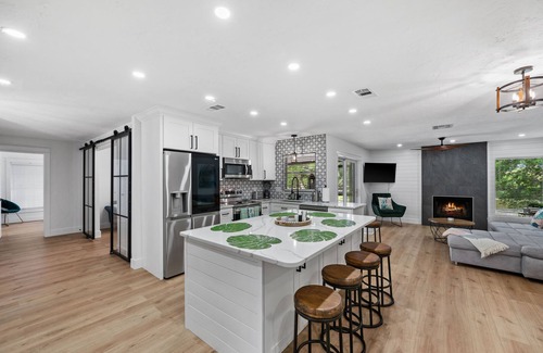 Bee Ridge Casa | Beautiful House w/ Pool, 10 Min to Siesta Beach