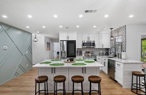 Bee Ridge Casa | Beautiful House w/ Pool, 10 Min to Siesta Beach