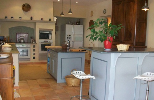 Estezargues Villa | Hermosa casa con piscina, vistas impresionantes, entre Avignon / Nimes