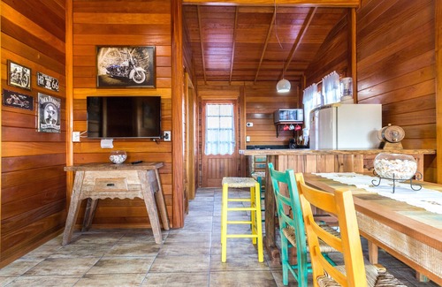 Praia do Rosa Casa | HERMOSA CASA PARA PAREJAS QUE PRIORIZAN EL BUEN GUSTO, EL CONFORT Y LA SEGURIDAD