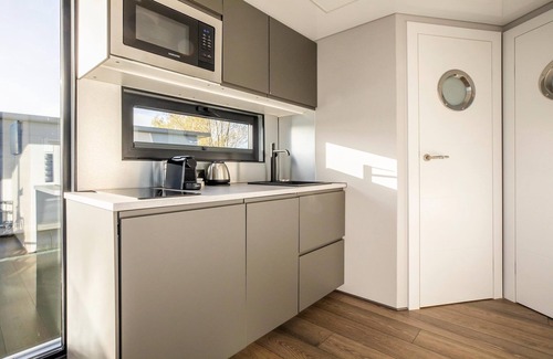 Volendam Alquiler De Eote | Hermosa casa flotante con piscina compartida