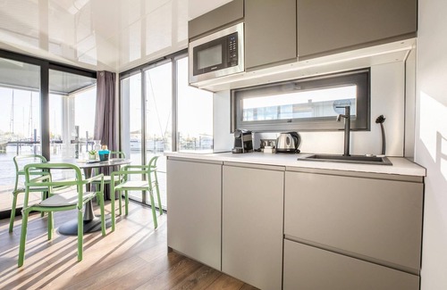 Volendam Alquiler De Eote | Hermosa casa flotante con piscina compartida