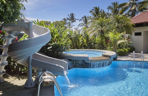 Barrio Los Villalobos Casa | Hermosa casa de playa en Jaco con ubicación perfecta