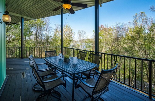 Silver Point Casa | Beautiful Lake Cabin, Hot Tub, WIFI, Steps to Lake/View