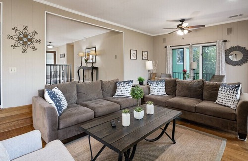 Silver Point Casa | Beautiful Lake Cabin, Hot Tub, WIFI, Steps to Lake/View