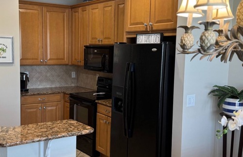 Bonita Springs Condominio | Beautiful lake-front, 2 bedroom condo plus den in charming Bonita Springs