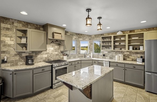 Pagosa Springs Casa | Beautiful Lake Front Home w/ hot tub! Spectacular Foliage for Leaf Peepers!