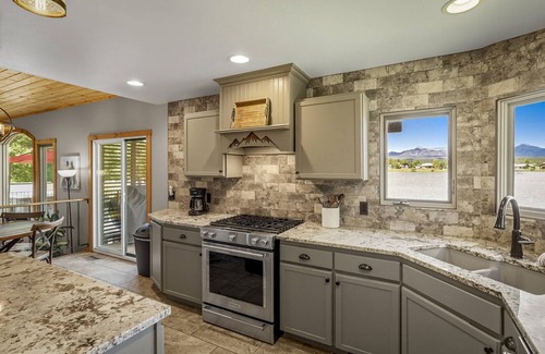 Pagosa Springs Casa | Beautiful Lake Front Home w/ hot tub! Spectacular Foliage for Leaf Peepers!