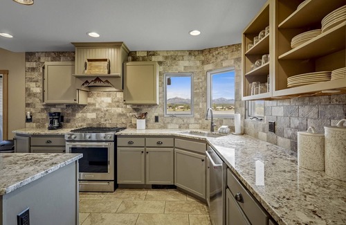 Pagosa Springs Casa | Beautiful Lake Front Home w/ hot tub! Spectacular Foliage for Leaf Peepers!