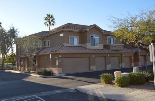 Superstition Lakes Condominio | HERMOSA VISTA DEL CONDO FRONTAL DEL LAGO - Mesa, AZ - 3 habitaciones - 2 baños - (para 6)