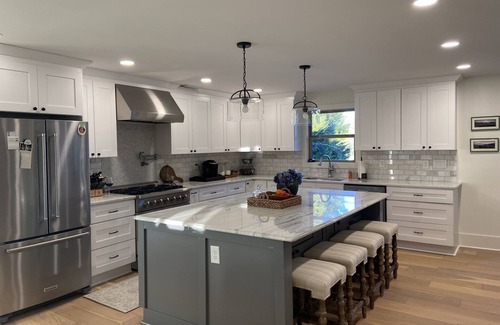 Gainesville Casa | Beautiful Lake House with pool, dock with party deck, video games, pool table
