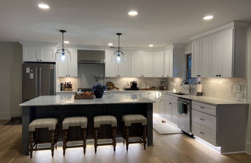 Gainesville Casa | Beautiful Lake House with pool, dock with party deck, video games, pool table