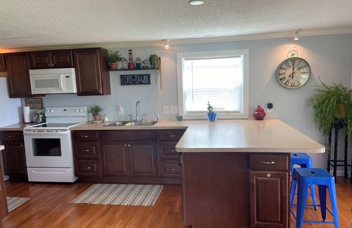 Farwell Casa | Beautiful Lake House Sleeps 8