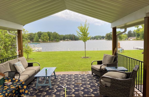 Farwell Casa | Beautiful Lake House Sleeps 8