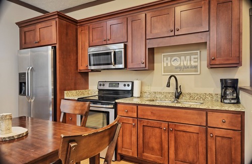 Celina Cabina | Hermosa cabaña con vista al lago en Dale Hollow Lake, capacidad para 12 personas, Marina 1/4 milla