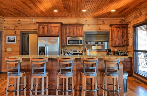 Celina Cabina | Hermosa cabaña con vista al lago en Dale Hollow Lake, capacidad para 12 personas, Marina 1/4 milla