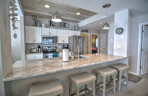 Lake Ozark Condominio | HERMOSA VISTA AL LAGO Y A SOLOS PASOS DE LA PISCINA, 3BD / 3BA CONDO W / 12X40 BOAT SLIP