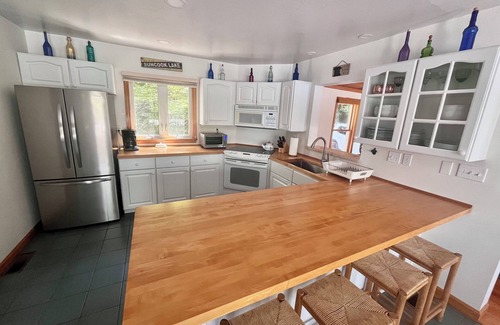 Barnstead Casa | Hermosa casa frente al lago con impresionantes vistas del atardecer!