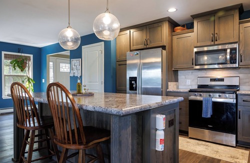 Seal Cove Casa | Beautiful lakefront home on Seal Cove next to Acadia National Park
