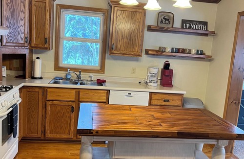 Eagle River Cabaña | Beautiful lakefront cabin just minutes from downtown Eagle River!