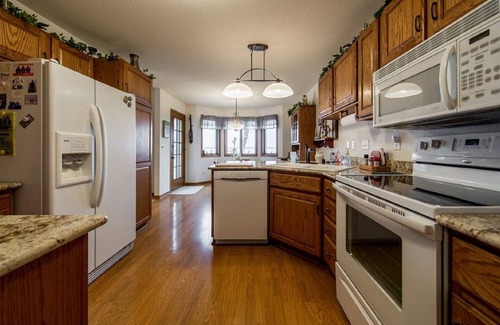 Winneconne Casa | Hermosa casa frente al lago ~ Puestas de sol excepcionales ~ ¡Incluye bañera de hidromasaje!