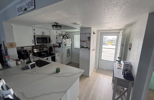 Lake Suzy Condominio | Beautiful lakeview 2nd fl 2 bed 2 bath condo in a delightful Lake Suzy Community