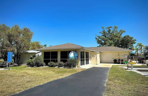 Lake Suzy Condominio | Beautiful lakeview 2nd fl 2 bed 2 bath condo in a delightful Lake Suzy Community