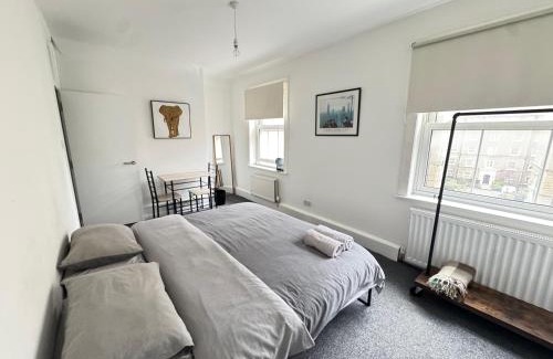 St Luke's Casa | Beautiful Large Room in Central London