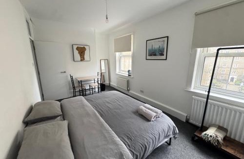 St Luke's Casa | Beautiful Large Room in Central London