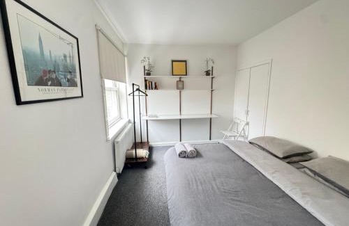 St Luke's Casa | Beautiful Large Room in Central London