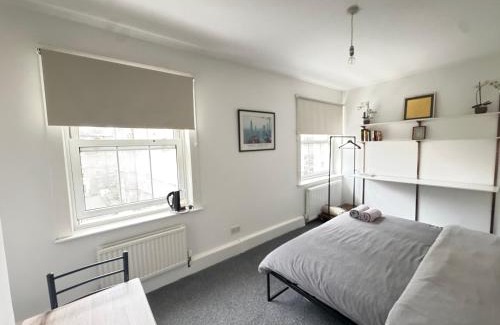 St Luke's Casa | Beautiful Large Room in Central London