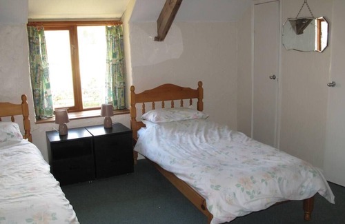 Pencader Cabaña | Beautiful Large Rural Cottage near Pencader