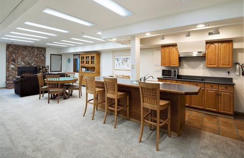 Valley Center Casa | ¡DISPONIBLE AHORA! Hermosa casa de retiro Tudor grande en 40 acres pacíficos