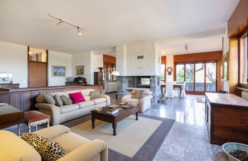 Montrigiasco Villa | Hermosa villa grande en medio de la exuberante naturaleza verde!