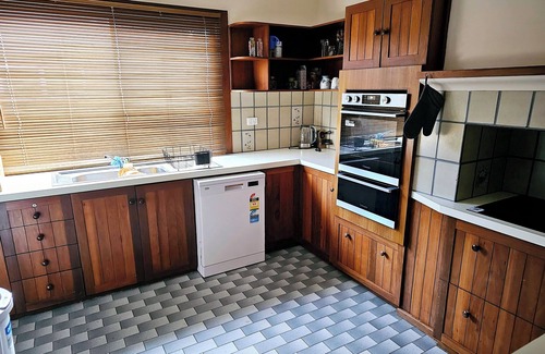 Geraldton Casa | Beautiful large vintage home in the centre of town