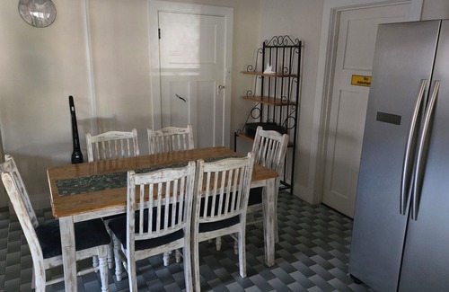 Geraldton Casa | Beautiful large vintage home in the centre of town
