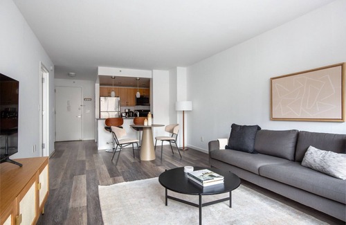 Bowery Apartamento | Beautiful LES 1BR w/ Elevator & W/D, nr Green Space, by Blueground