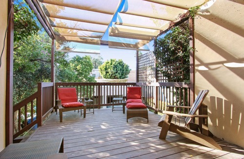Larchmont Apartamento | Hancock Park / West Hollywood: ¡Suite espaciosa en el último piso de 1 habitación con vistas al centro!