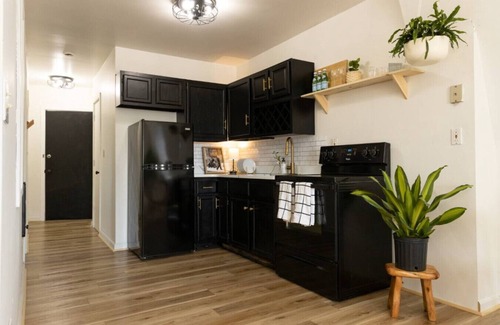Newtonville Apartamento | Beautiful, Light-Filled North Troy Loft