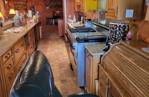 Redfield Casa | Beautiful Lodge for Weddings, Reunions, Events or Family Gatherings. Sleeps 25+